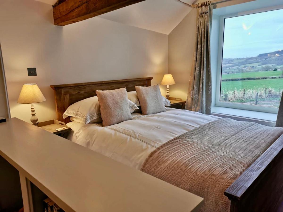 The Stables Hotel มอนมัท ภายนอก รูปภาพ