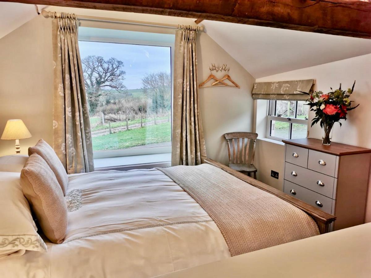 The Stables Hotel มอนมัท ภายนอก รูปภาพ